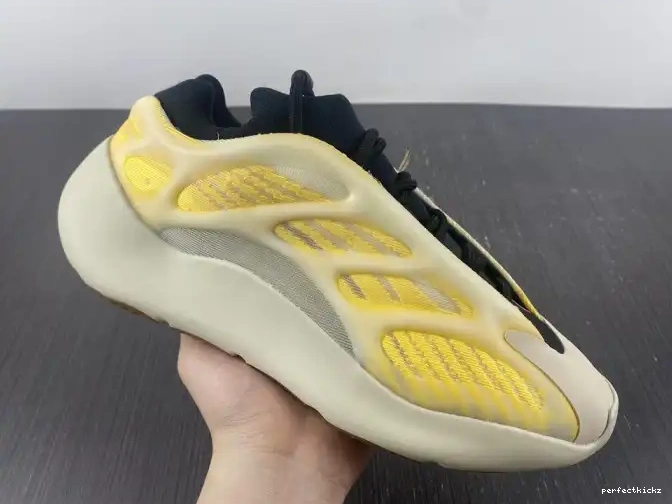V3 700 Adidas Safflower Yeezy Mono HP5425 0530